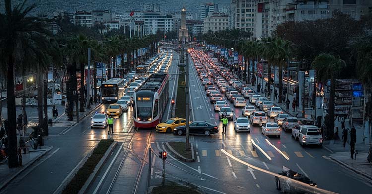 konak trafik kazası avukatı: tazminat rehberi (2025) 4 konak tramvay kazasi sahil bulvari hukuki risk analizi